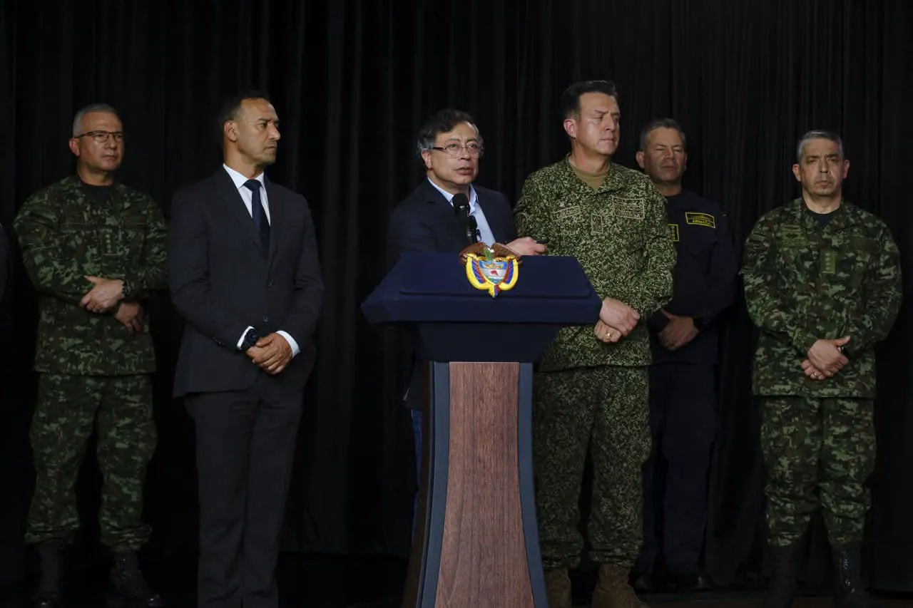 Petro demandará a Leonardo Helicopters por suspender soporte técnico de helicóptero