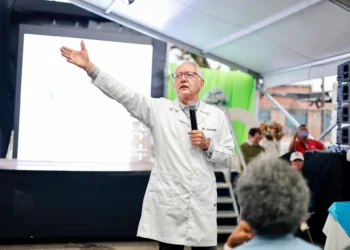 Gobierno entrega $139.889 millones y celebra 50 años del Hospital del Líbano