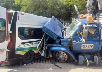 Trágico choque en la variante de Honda deja una mujer muerta