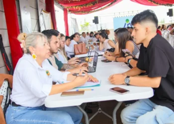 Histórico: desempleo en Colombia cae a 8,2 %, la cifra más baja desde 2001