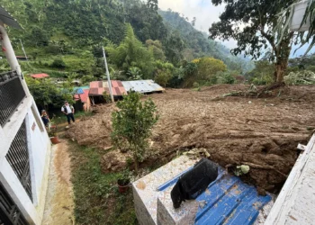 Bombada en La Cascada genera emergencia y evacúan viviendas en Ibagué