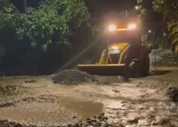 Gobernación del Tolima atiende emergencia por desbordamiento en el Cañón del Combeima