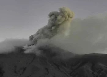 Urgente: Volcán Puracé Cambia a Alerta Naranja por Fuerte Actividad Sísmica y Ceniza