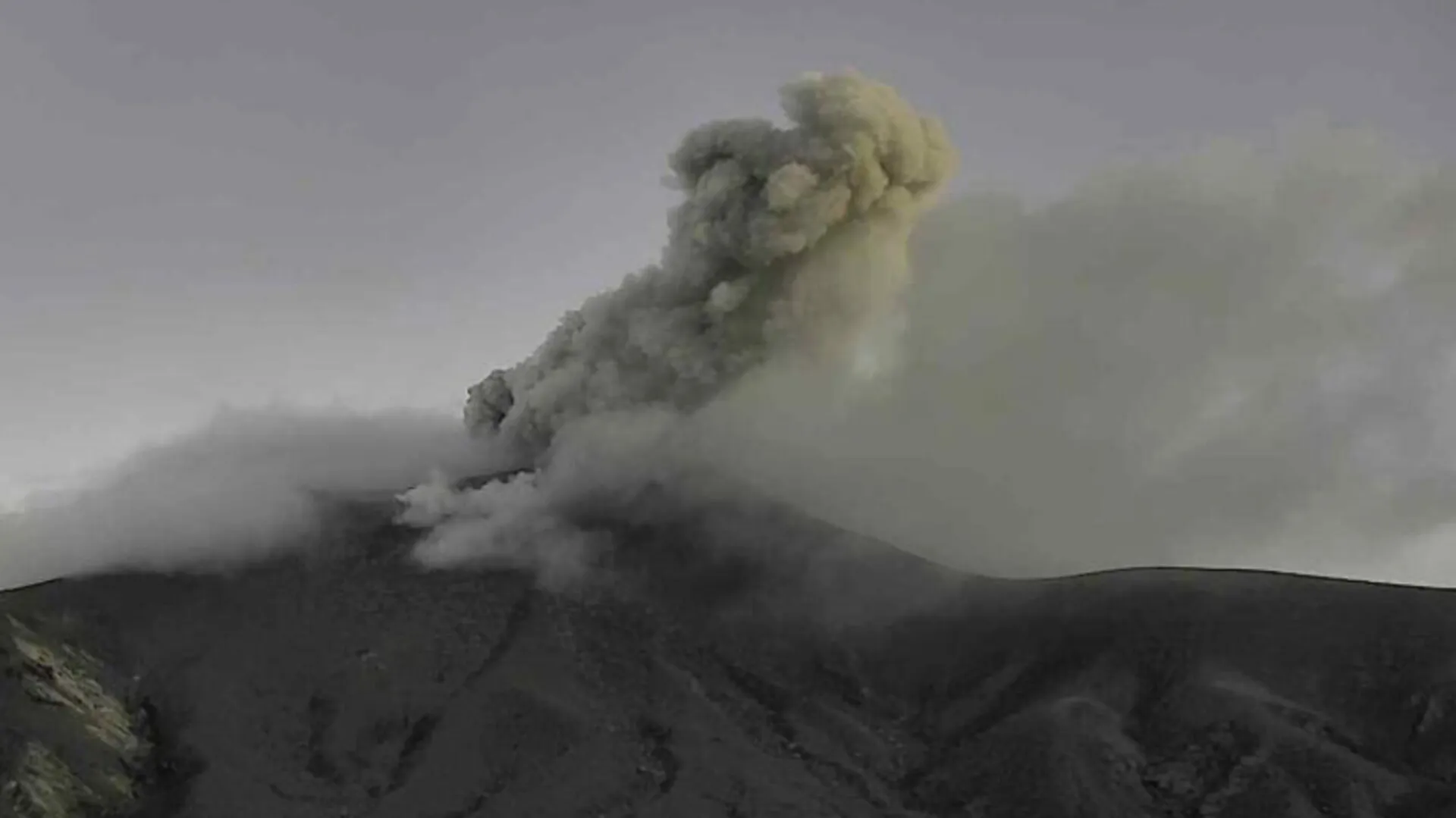 Urgente: Volcán Puracé Cambia a Alerta Naranja por Fuerte Actividad Sísmica y Ceniza