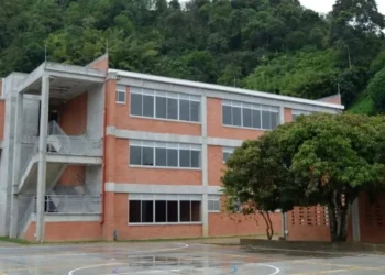 Grave denuncia por amenazas con armas blancas en colegio de Ibagué