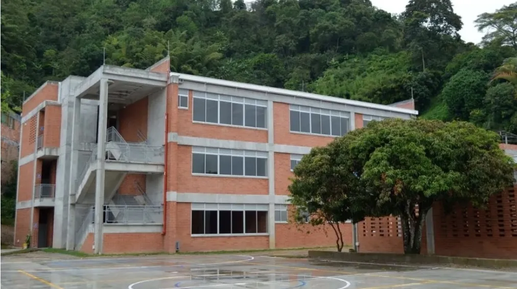 Grave denuncia por amenazas con armas blancas en colegio de Ibagué