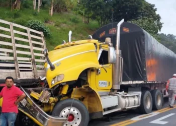 Choque múltiple en La Línea genera bloqueos en la vía Ibagué-Cajamarca