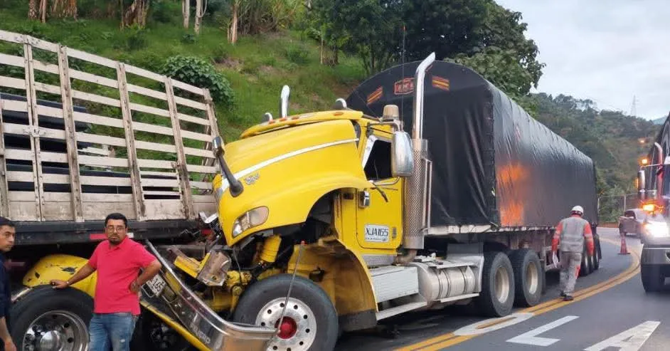 Choque múltiple en La Línea genera bloqueos en la vía Ibagué-Cajamarca