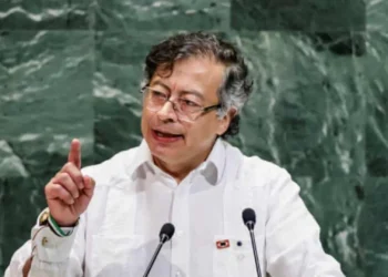 Petro celebra decreto que crea Zonas Francas para la Economía Popular