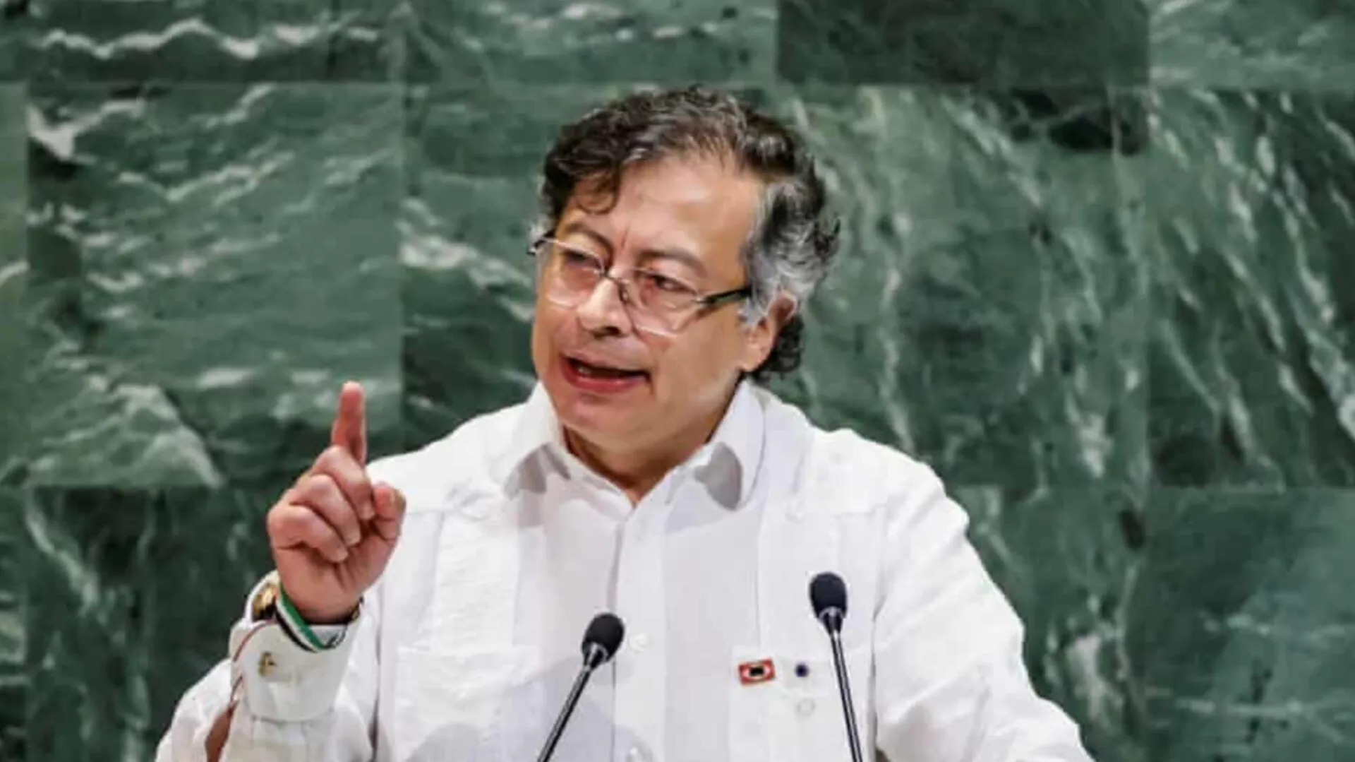 Petro celebra decreto que crea Zonas Francas para la Economía Popular