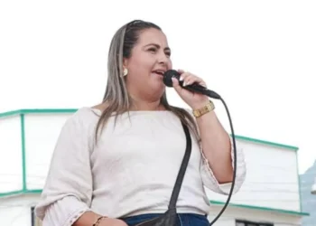 Investigan a alcaldesa de Santa Isabel por retrasos salariales en 2023