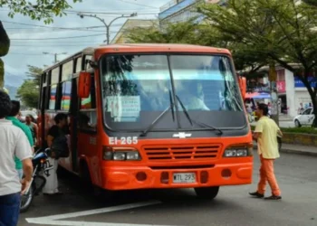 Propietarios de busetas advierten paro total si reducen el pasaje en Ibagué