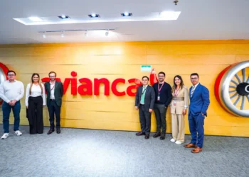 Tolima avanza en gestiones para fortalecer la conectividad aƩrea con Avianca