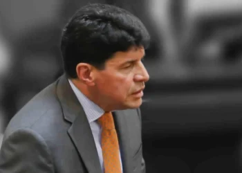 Altos sueldos del Estado reavivan debate por gasto público en 2026