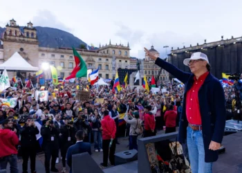 Gobierno ratifica aumento del salario mínimo del 23,7 %