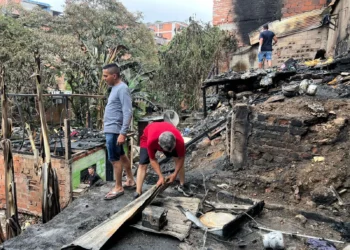 Seis viviendas quedaron afectadas tras fuerte incendio en Ibagué