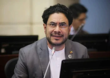 Cepeda acusa al CNE de vulnerar derechos políticos del Pacto Histórico