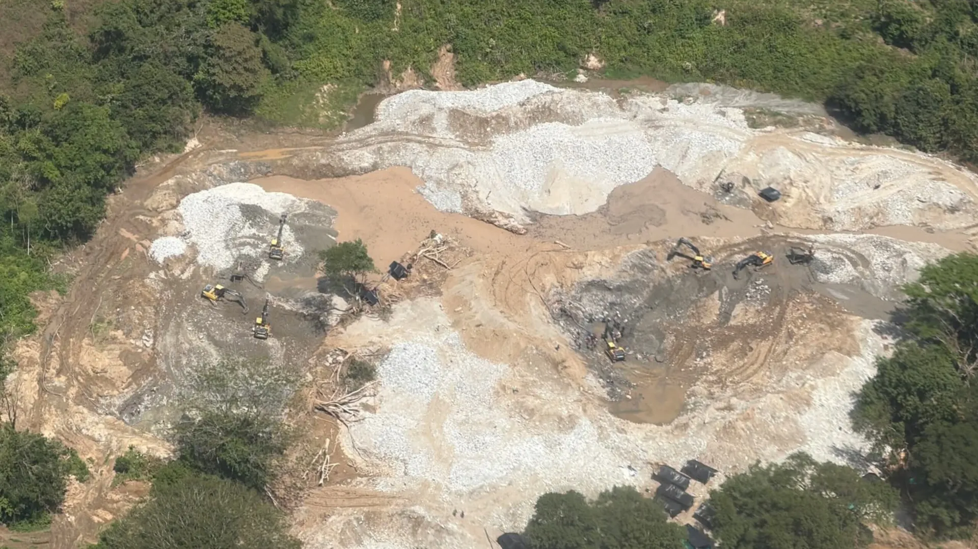 Sobrevuelo oficial evidencia impacto de la minería en el río Atá