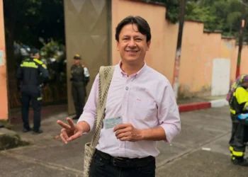 Renzo García votó en Tolima y pidió respaldo ciudadano para llegar al Congreso