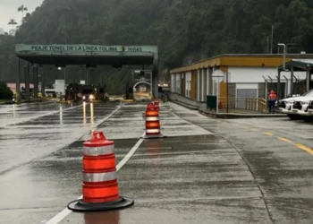 Reabren vía Ibagué–Cajamarca–Calarcá tras accidente nocturno