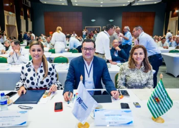 Gobernadores rinden homenaje a víctimas y alertan por la violencia