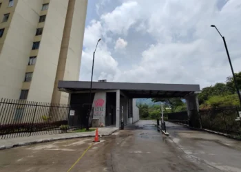 Crisis en Conjunto Lotus: 72 horas sin agua y obras inconclusas