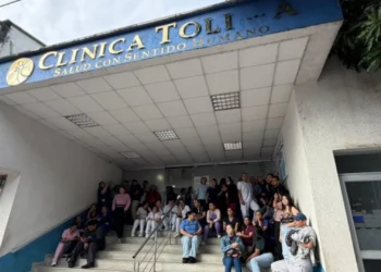 Protesta en clínica de Ibagué por salarios atrasados del personal