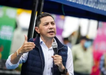 Hurtado reaparece, lanza críticas y va por la Gobernación