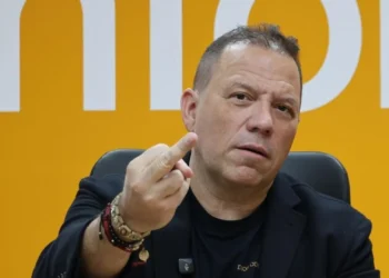 «Político de Temu»: Santiago Botero arremete contra Valencia y De la Espriella en Ibagué