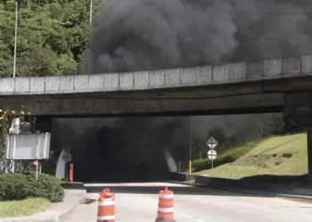 Incendio en el Túnel de La Línea paraliza la vía entre Calarcá e Ibagué