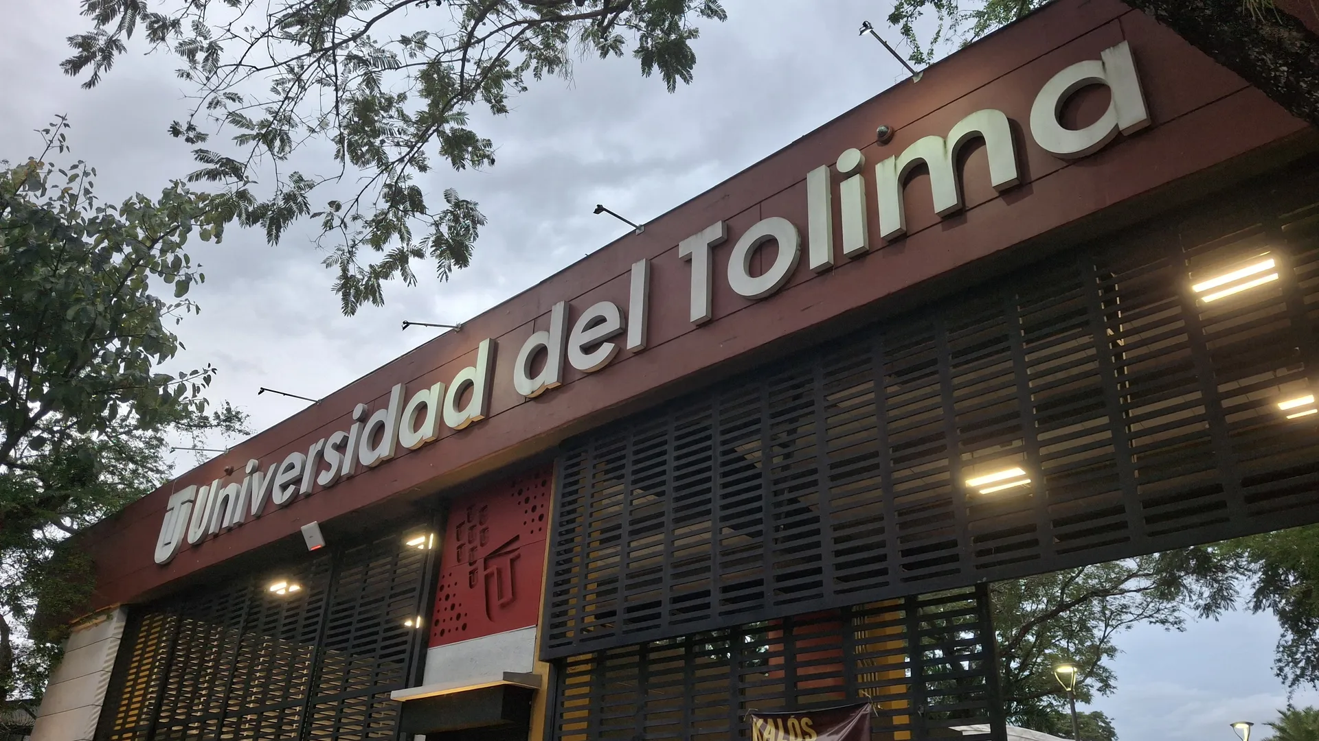 UT se pronuncia incidente que involucra a funcionario de esa institución