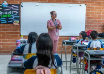 Ibagué refuerza vacunación y prevención contra el dengue en colegios