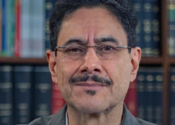 Cepeda plantea pacto fiscal con empresarios