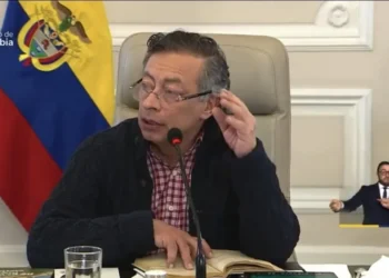 Petro aterriza en Ibagué y desata tormenta política a días de elecciones