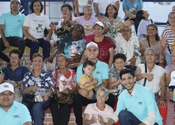 Felipe Ladino fortalece el trabajo social en los barrios de IbaguƩ