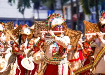 Multitudinario cierre del desfile de San Pedro en Ibagué