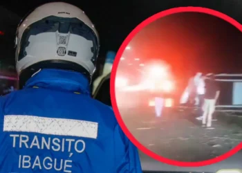 ¿Exceso de velocidad? Aparatoso accidente en Perales dejó una camioneta irreconocible