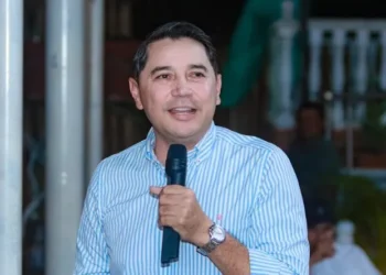 Condenan a Andrés Hurtado por uso del estadio para fiesta familiar