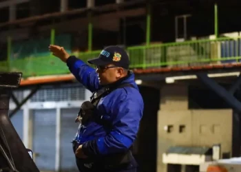 Movilidad acompaña caravana en homenaje a conductor fallecido