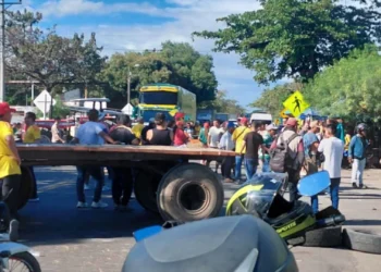 Continúa bloqueada la vía Saldaña–Natagaima por protesta de indígenas y campesinos
