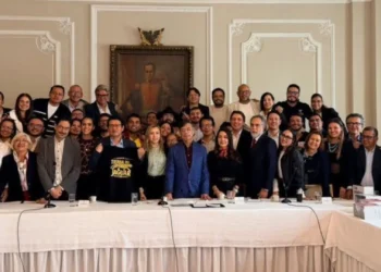 ​¿Desespero o fuerza? Petro apuesta todo a las plazas para salvar sus reformas sociales