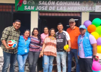 Firmantes de paz transforman salón comunal en Chaparral