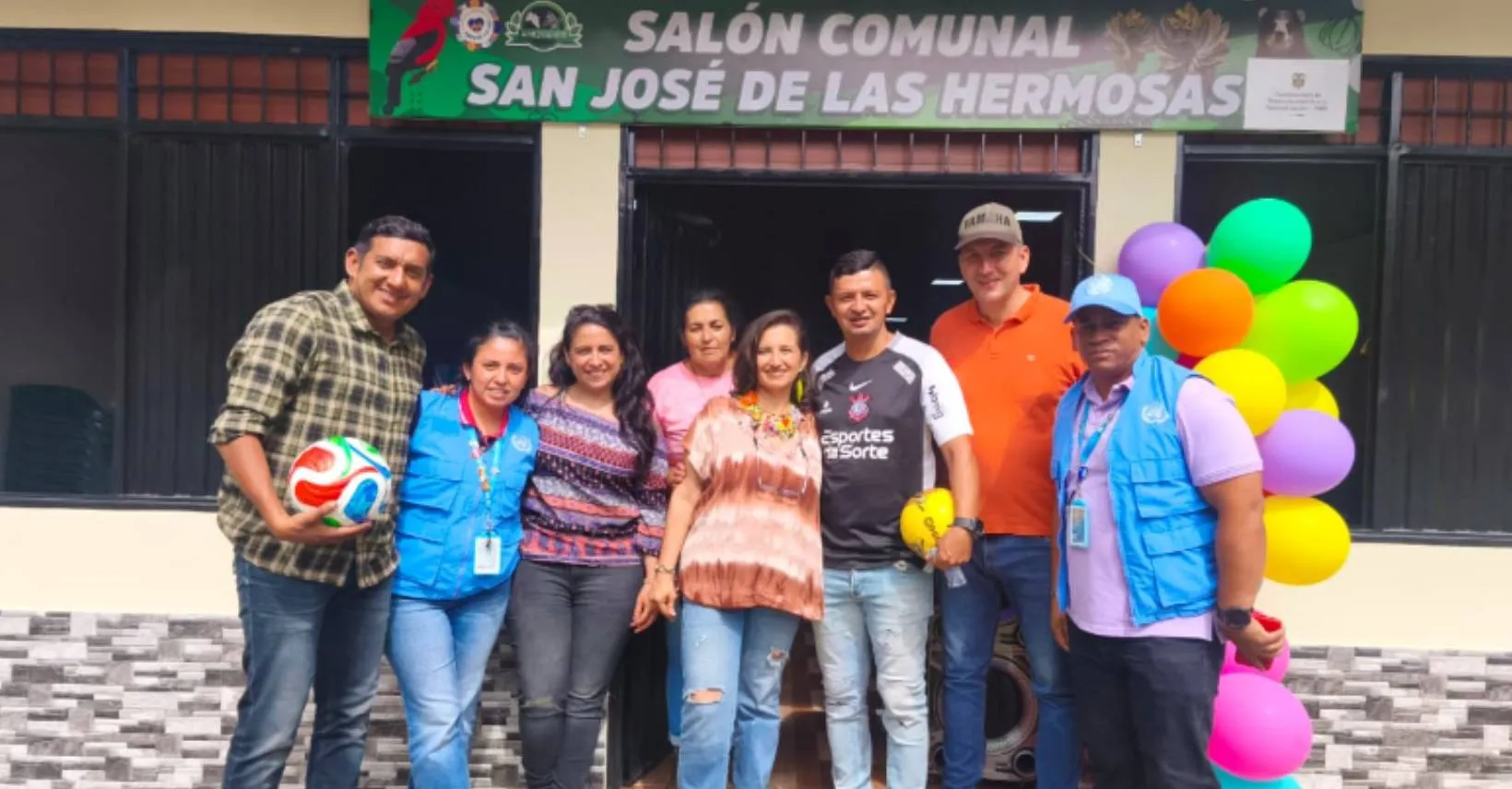 Firmantes de paz transforman salón comunal en Chaparral