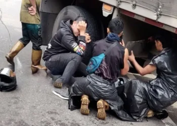Trágico viaje: motociclista murió bajo las llantas de un tractocamión