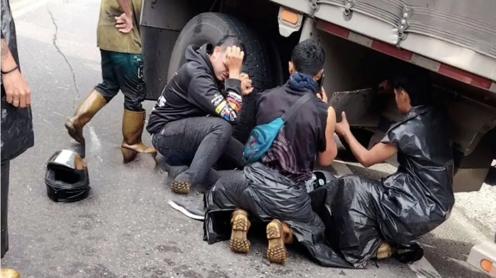 Trágico viaje: motociclista murió bajo las llantas de un tractocamión