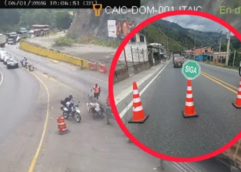 Invías mantiene paso restringido en la vía Armenia – Cajamarca