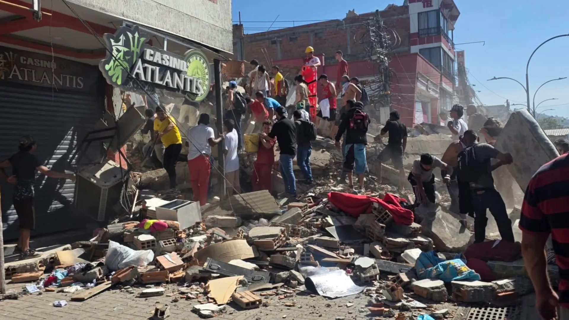 Terremoto de 7,4 deja 18 muertos en Pereira y activa operación de rescate en Colombia
