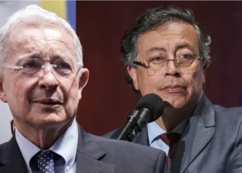 Álvaro Uribe sorprende al defender a Gustavo Petro y exige frenar el odio