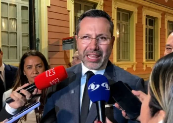 Viaje de ministro a Santa Marta genera preguntas por gastos de seguridad
