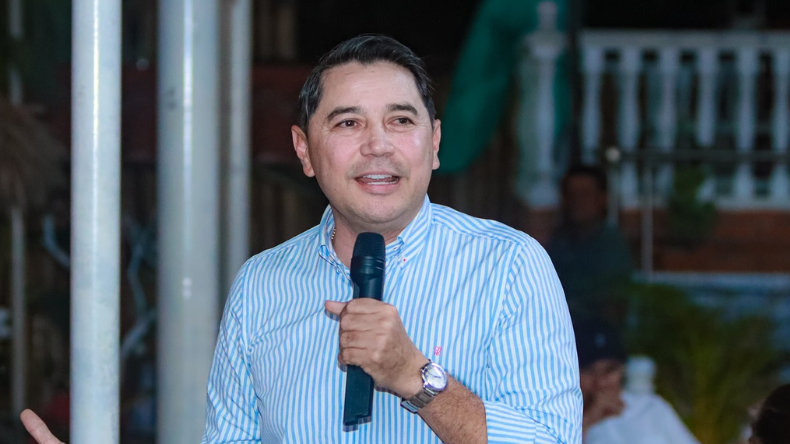 Procuraduría revoca sanción y despeja escenario de Hurtado
